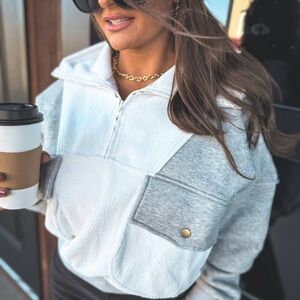 NWT- AEMI & Co- Two Tone Quarter Zip Pullover in Heather Grey & White